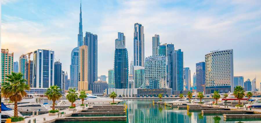 Legal team advising on corporate law in the UAE